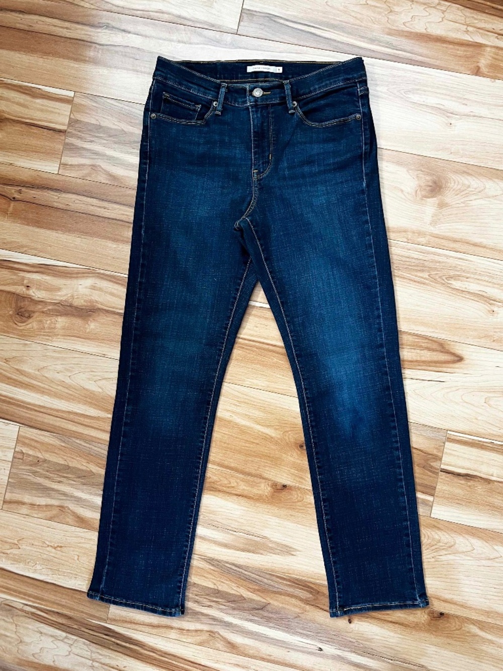 Levi's Classic Straight Leg Jeans Women's Size 29x30 Medium Wash Denim 8M
